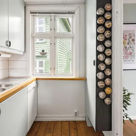 Det Lille Rode Huset Ved Floibanen