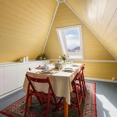 Det Lille Rode Huset Ved Floibanen