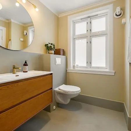 Det Lille Rode Huset Ved Floibanen Bergen