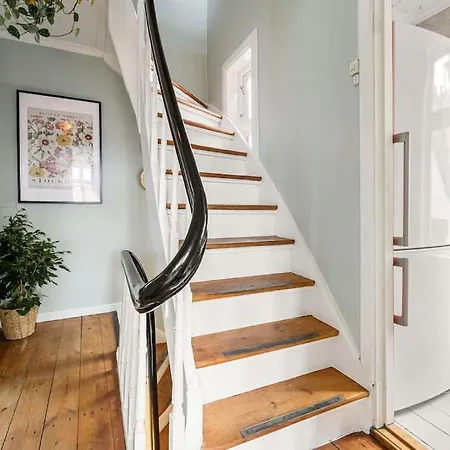 Villa Det Lille Rode Huset Ved Floibanen