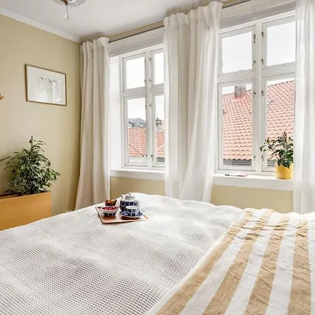 Det Lille Rode Huset Ved Floibanen Vila