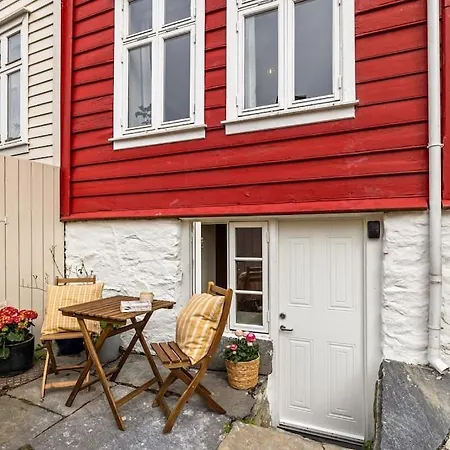 Det Lille Rode Huset Ved Floibanen * برغن