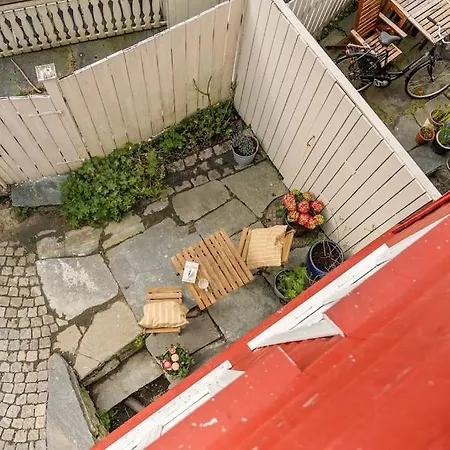 Det Lille Rode Huset Ved Floibanen *