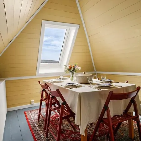 Det Lille Rode Huset Ved Floibanen فيلة برغن