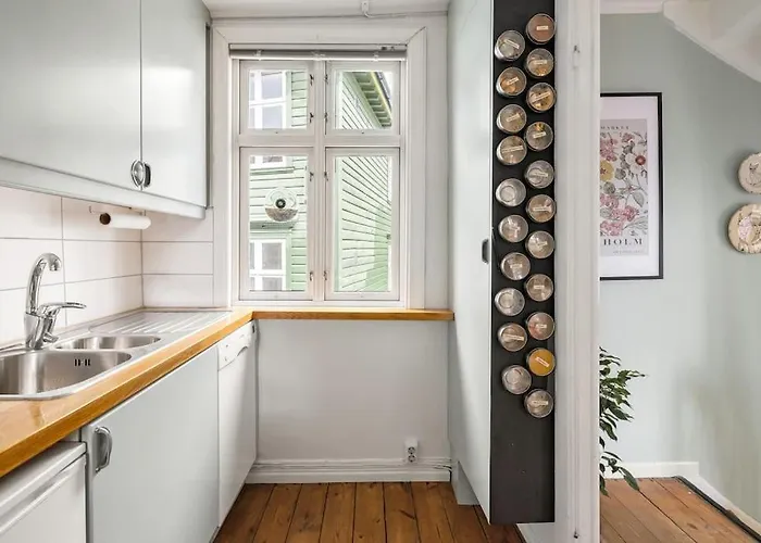 Det Lille Rode Huset Ved Floibanen