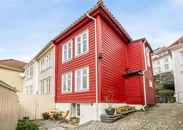 Det Lille Rode Huset Ved Floibanen *