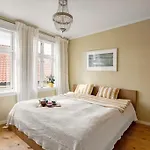 Willa Det Lille Rode Huset Ved Floibanen *