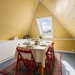 Det Lille Rode Huset Ved Floibanen