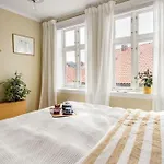 Det Lille Rode Huset Ved Floibanen Willa