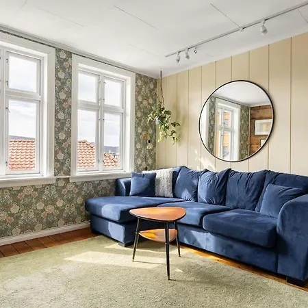 Det Lille Rode Huset Ved Floibanen Willa Bergen